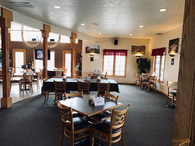 Wooley's Grill & Cellar: 1648 Highway 18 Byp, Hot Springs, SD 57747